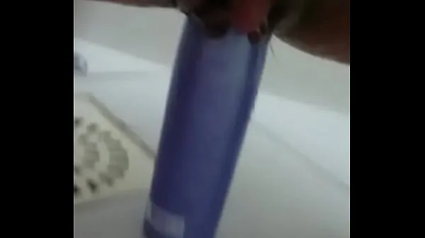 Tonton Stuffing the shampoo into the pussy and the growing clitoris Klip energi