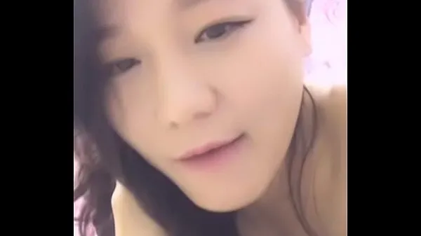Посмотрите Сексуальная азиатская девушка перед камерой - большеэнергетические клипы