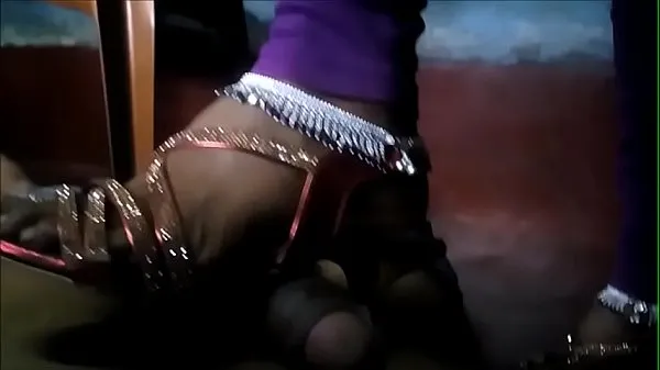 Assista a Indian Bhabhi Trampling dick in high heels and Anklets clipes de energia