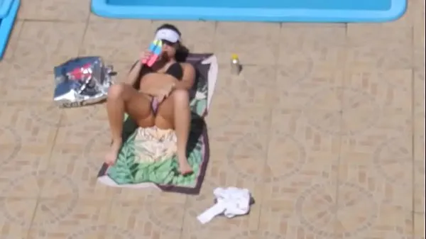 Watch Flagra safada masturbando Piscina Flagged Girl masturbate on the pool energy Clips