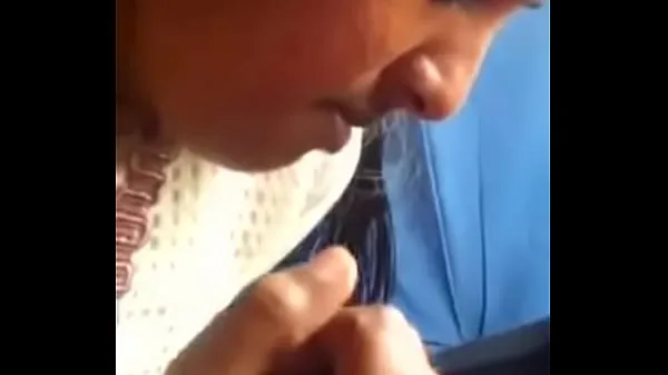 Guarda Ragazza tamil cornea che succhia il cazzo nero e si prende cura della sua linguaclip energetici