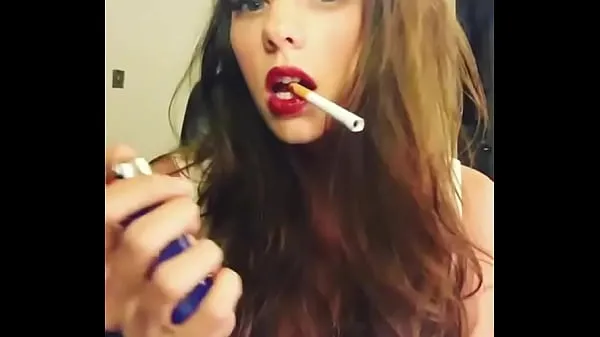 Παρακολουθήστε Hot girl with sexy red lips ενεργειακά κλιπ