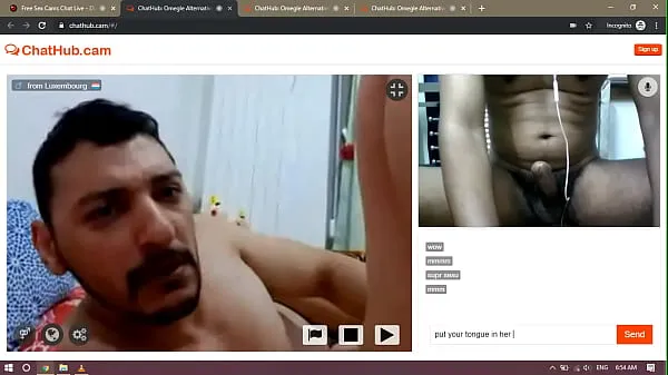 Tonton Man eats pussy on webcam Klip tenaga