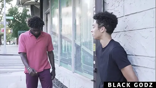 Titta på An Inexperienced Boy Gets His Virgin Asshole Plowed By A Black God energiklipp