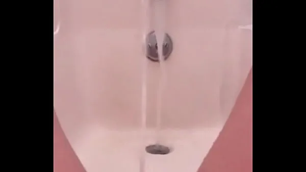 Παρακολουθήστε 18 yo pissing fountain in the bath ενεργειακά κλιπ