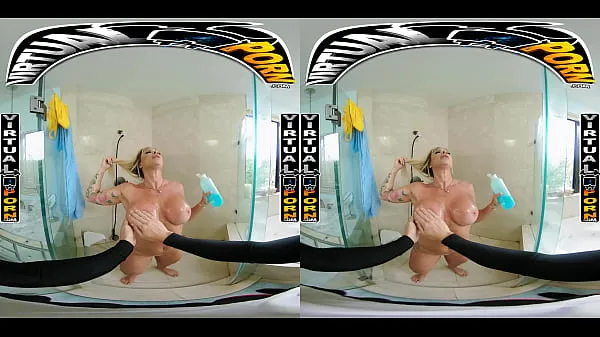 Podívejte se na Busty Blonde MILF Robbin Banx Seduces Step Son In Shower energetické klipy