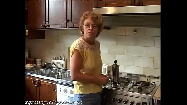 Παρακολουθήστε Ugly granny ass fucks ενεργειακά κλιπ