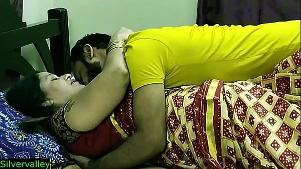 Podívejte se na Indian xxx sexy Milf aunty secret sex with son in law!! Real Homemade sex energetické klipy