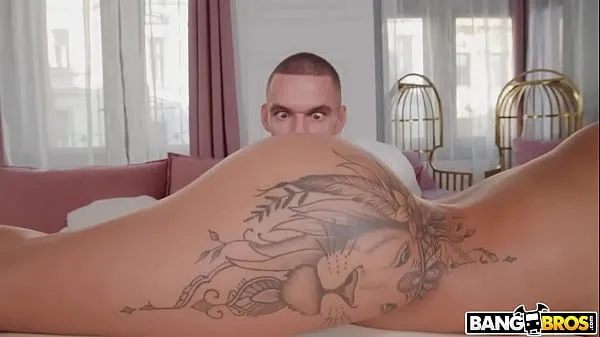 Podívejte se na Huge Tits Massage energetické klipy