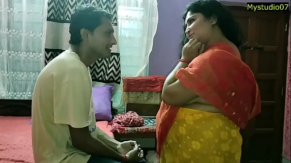 Oglejte si Indian Hot Bhabhi XXX sex with Innocent Boy! With Clear Audio energetske posnetke