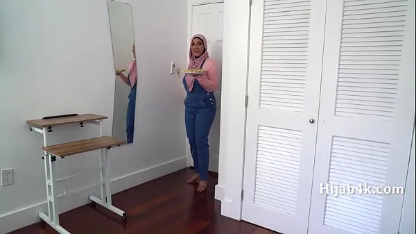 Παρακολουθήστε Corrupting My Chubby Hijab Wearing StepNiece ενεργειακά κλιπ