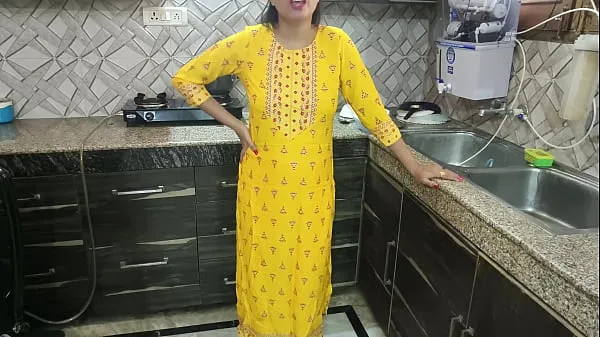 Titta på Desi bhabhi was washing dishes in kitchen then her brother in law came and said bhabhi aapka chut chahiye kya dogi hindi audio energiklipp