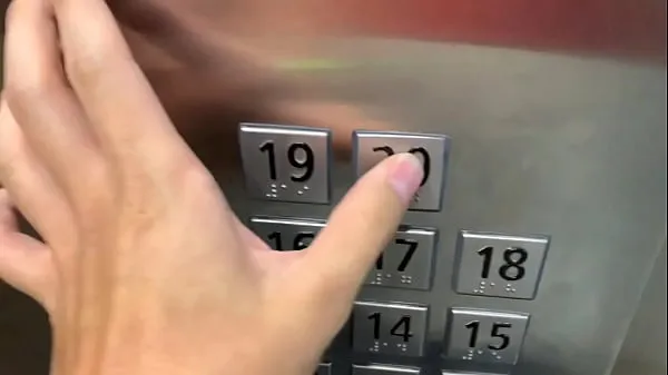 شاهد Sex in public, in the elevator with a stranger and they catch us مقاطع الطاقة