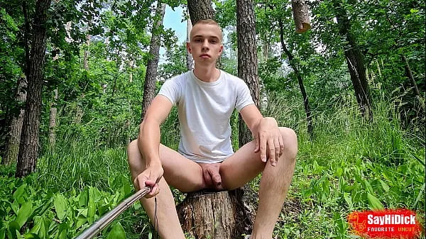 Go naked in the woods. Soft foreskin to hard big cock Enerji Kliplerini izleyin