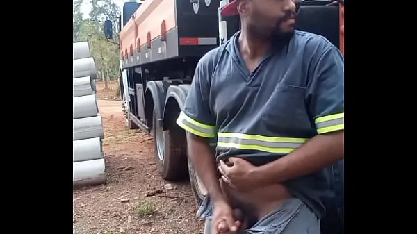 Titta på Worker Masturbating on Construction Site Hidden Behind the Company Truck energiklipp